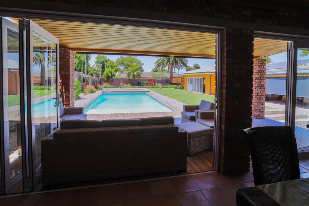 Garten Wohnung Mit Pool, 2 Schlafzimmer Cape Town Exterior photo